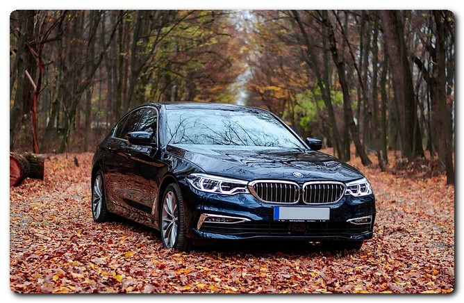 buying luxury cars online in the UAE