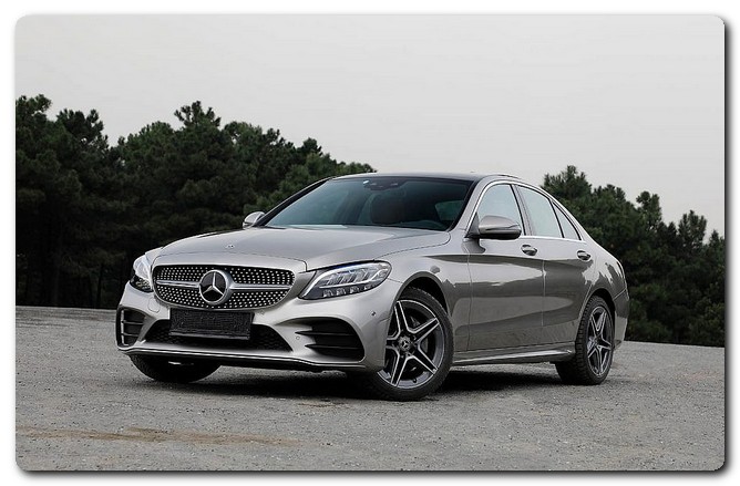 buying luxury cars online in the UAE
