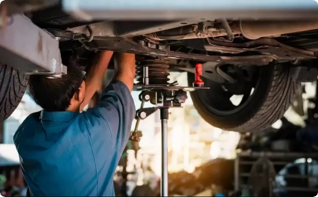 Car mechanics in the UAE 2025