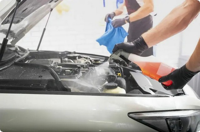 مكنيك سيارات في الإمارات 2025