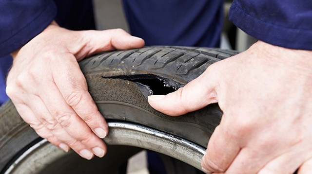Mobile deployment Al Ain and replacement of tires