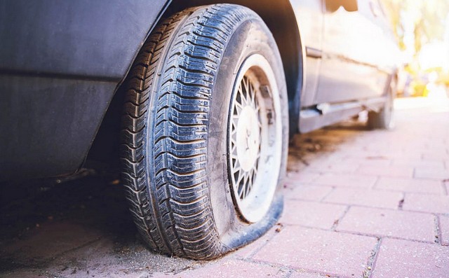 Mobile deployment Al Ain and replacement of tires
