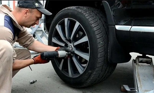 Mobile tire replacement in Abu Dhabi