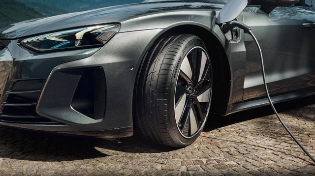 Mobile tire replacement in Al Ain